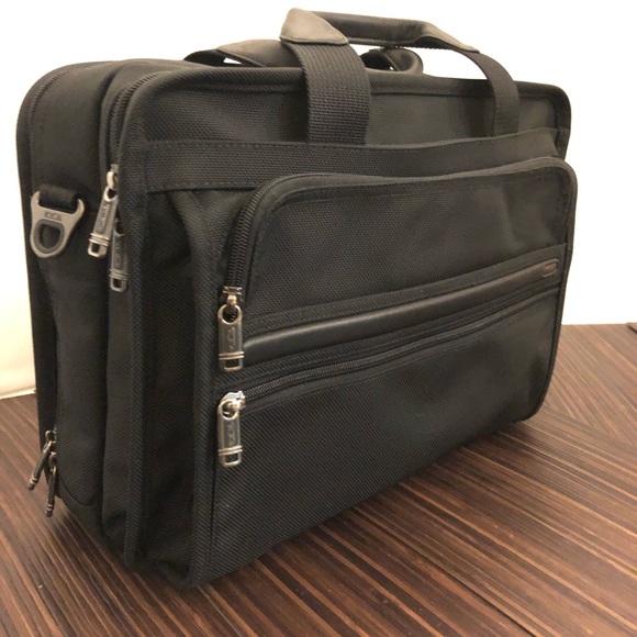 tumi alpha 3 triple compartment brief